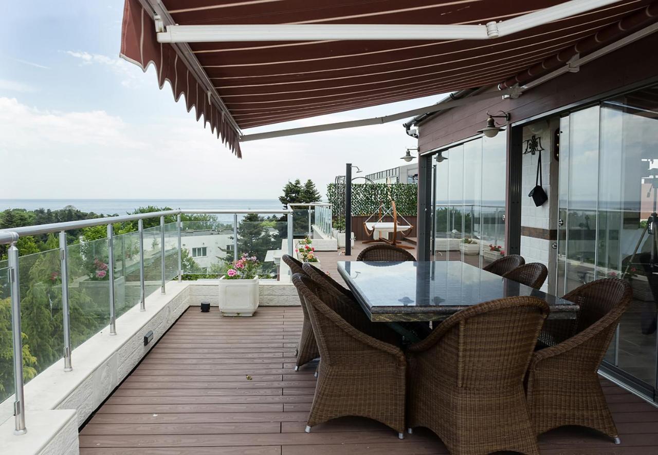 Apartmán Under The Stars - Lux Penthouse With Pool And Terrace By Flat Mаnager Saints Constantine and Helena Exteriér fotografie
