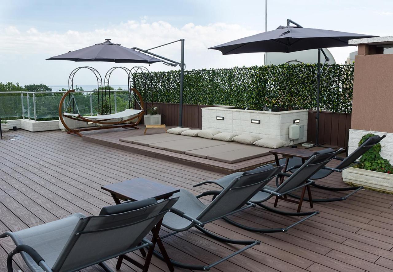 Apartmán Under The Stars - Lux Penthouse With Pool And Terrace By Flat Mаnager Saints Constantine and Helena Exteriér fotografie